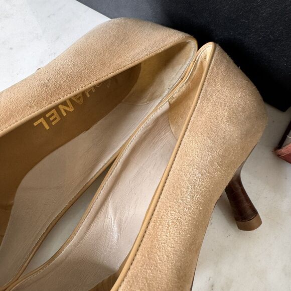 Chanel Beige Suede Heels Mixed Media Exotic Lizard Pointed Cap Toe Size 37.5 - Picture 8 of 11